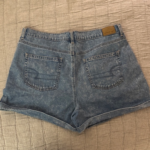 American Eagle Outfitters Classic Blue Denim Mom Shorts - Picture 3 of 5